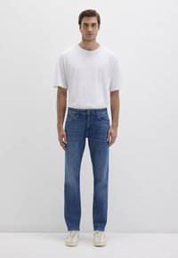 Прямые джинсы Прямые джинсы