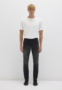 Прямые джинсы Прямые джинсы