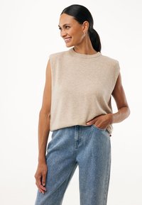 Пуловер без рукавов Пуловер без рукавов