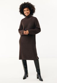 Вязаное платье Вязаное платье