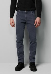 Прямые джинсы Прямые джинсы