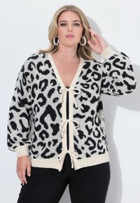 Жаккардовая вязаная кофта Жаккардовая вязаная кофта