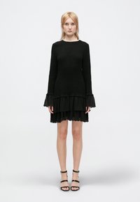 Короткое платье Короткое платье