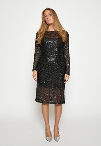 Платье Платье