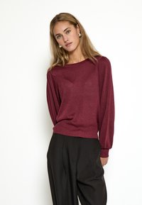 Пуловер Пуловер