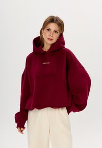 Пуловер с капюшоном Пуловер с капюшоном