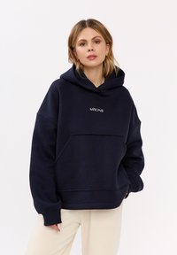 Пуловер с капюшоном Пуловер с капюшоном