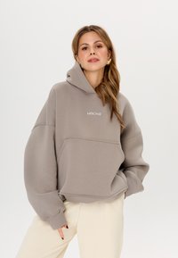 Пуловер с капюшоном Пуловер с капюшоном