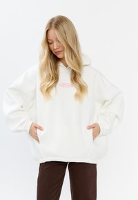 Пуловер с капюшоном Пуловер с капюшоном