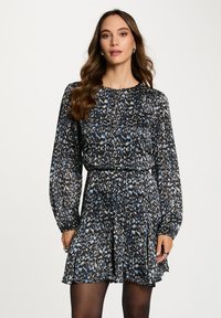 Короткое платье Короткое платье