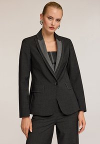 Костюм Костюм