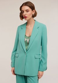 Костюм Костюм