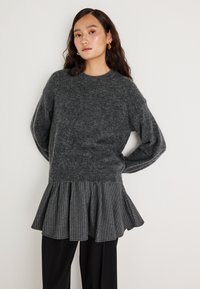 Пуловер Пуловер