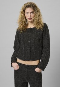 Короткая куртка Короткая куртка