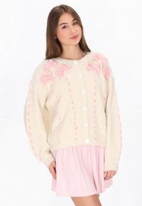 Жаккардовая вязаная кофта Жаккардовая вязаная кофта