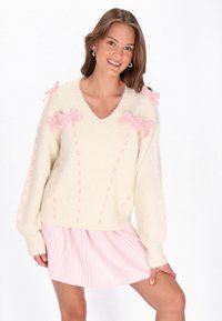 Пуловер с вырезом V Пуловер с вырезом V