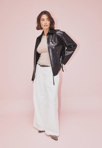 Кожаная куртка Кожаная куртка