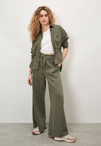 Брюки Брюки