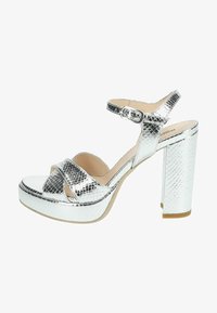 Босоножки на платформе Босоножки на платформе