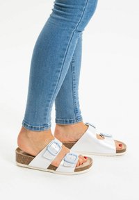 Шлепанцы Шлепанцы