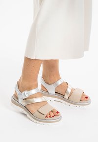 Босоножки на платформе Босоножки на платформе