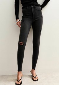 Узкие джинсы Узкие джинсы