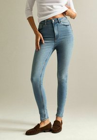 Узкие джинсы Узкие джинсы