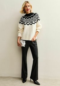 Пуловер Пуловер