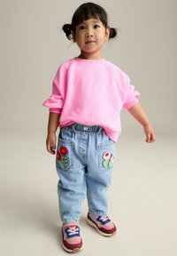 Джинсы Джинсы