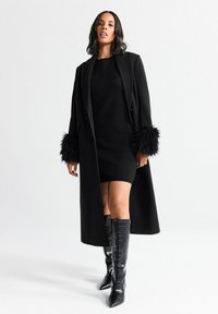 Шерстяное пальто Шерстяное пальто