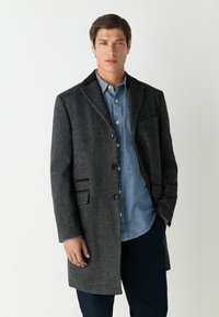 Шерстяное пальто Шерстяное пальто