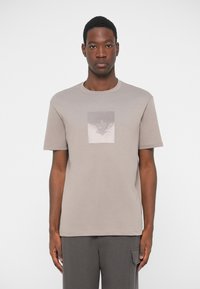 Футболка Футболка