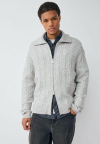 Вязаная кофта Вязаная кофта