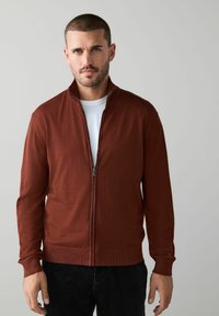 Вязаная кофта Вязаная кофта