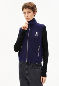 Жилет Жилет