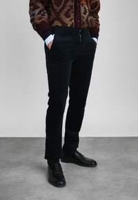 Вельветовые брюки Вельветовые брюки