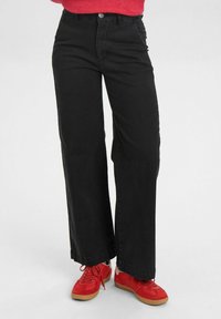 Прямые джинсы Прямые джинсы