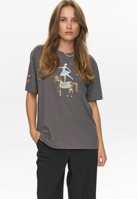 Футболка Футболка