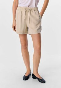 Джинсовые шорты Джинсовые шорты