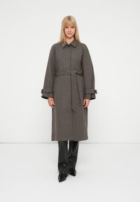 Шерстяное пальто Шерстяное пальто