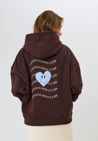 Пуловер с капюшоном Пуловер с капюшоном