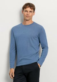 Пуловер Пуловер