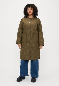 Шерстяное пальто Шерстяное пальто