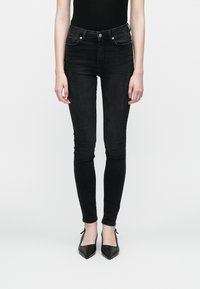 Узкие джинсы Узкие джинсы