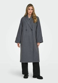 Шерстяное пальто Шерстяное пальто