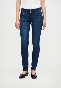 Узкие джинсы Узкие джинсы