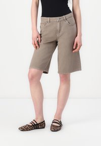 Джинсовые шорты Джинсовые шорты