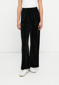 Спортивные штаны Спортивные штаны