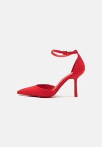 Туфли с ремешком Туфли с ремешком