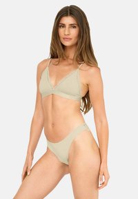 Стринги Стринги